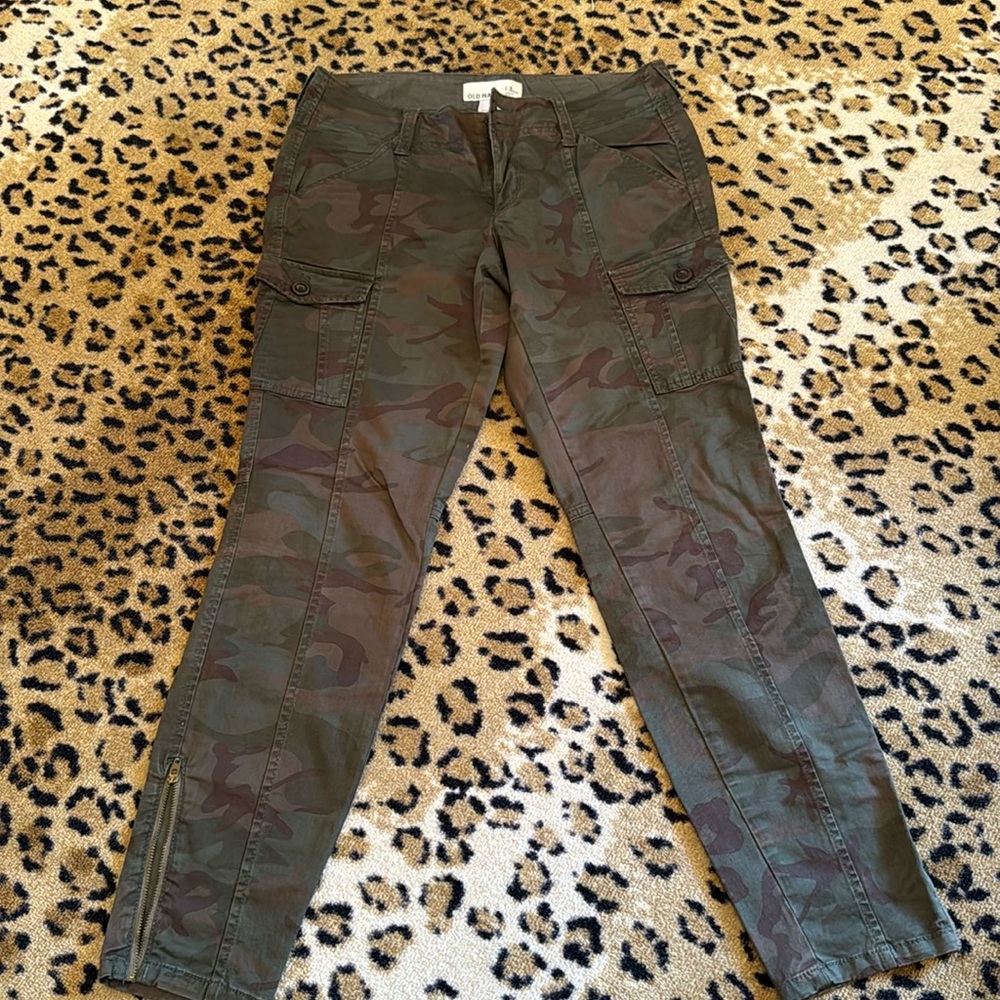 Old navy camo Cargo Pants